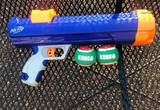 Nerf dog tennis ball gun with 2 balls