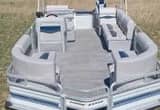 21FT Sun Tracker Pontoon