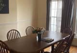 Oak Dining Room Table with 2 leafs
