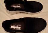 Women' s Skechers Slip-ins