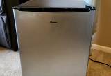 Amana 2.7-cu ft Mini Fridge with Freezer