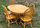 Beautiful Dining table with 6 chairs