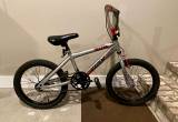 Kids bike 18 in with training wheels