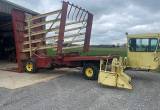 New Holland 1069 bale wagon