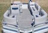 21FT Sun Tracker Pontoon